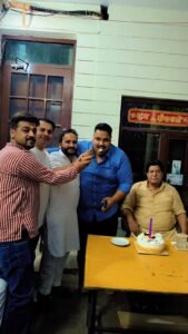 पंजाब के पूर्व कैबिनेट मंत्री अवतार हैनरी संग मनाया ब्लॉक प्रधान दीपक शर्मा मोना ने जन्मदिन 7 IMG 20251025 WA0091