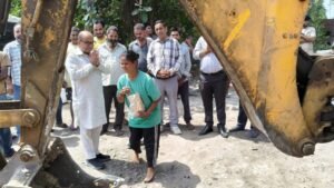 वार्ड नंबर-80 में बरसाती पानी की समस्या का समाधान शुरू, नई सीवरेज व पाइप लाइन का कार्य आरंभ 7 IMG 20260610 WA0278