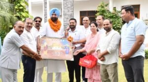 नव नियुक्त जिला अध्यक्षों का भाजपा कार्यकर्ताओं ने किया भव्य स्वागत, लड्डू खिलाकर एवं स्मृति चिन्ह भेंट कर दी शुभकामनाएं 7 IMG 20260719 WA0343