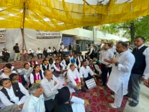 एलएडीसी (LADC) पॉलिसी के विरोध में चल रहे धरना प्रदर्शन में अधिवक्ताओं से मिलने पहुंचे भाजपा जालंधर अध्यक्ष अशोक सरीन हिक्की 7 IMG 20260729 WA0388