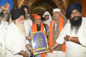 पंजाब के राज्यपाल गुलाब चंद कटारिया श्री सिद्ध बाबा सोढल मंदिर में हुए नतमस्तक,प्रांत की तरक्की और खुशहाली के लिए की प्रार्थना 7 IMG 20260925 WA0451